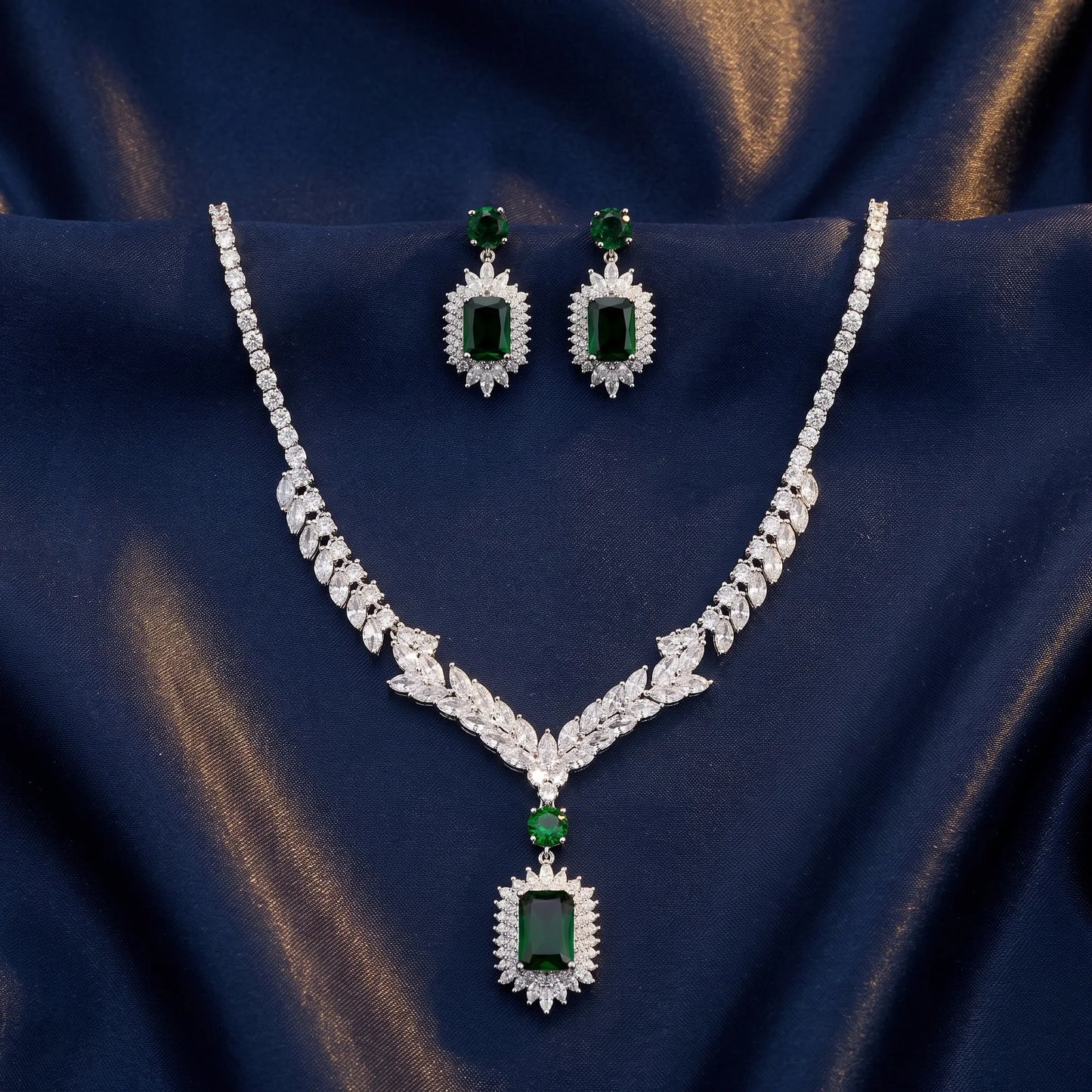 Emerald Crest Set