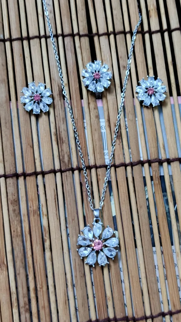 Rosette Glow Set - Image 2